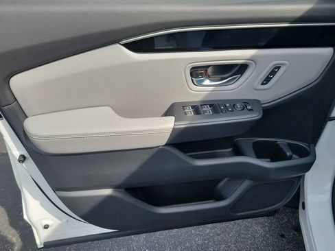 Certified 2025 Honda Pilot Touring image 18