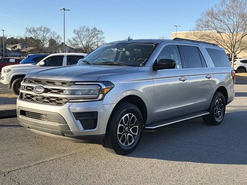 Used 2023 Ford Expedition Max XLT image 7
