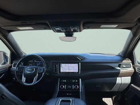 Used 2021 GMC Yukon Denali w/ Denali Premium Package image 23