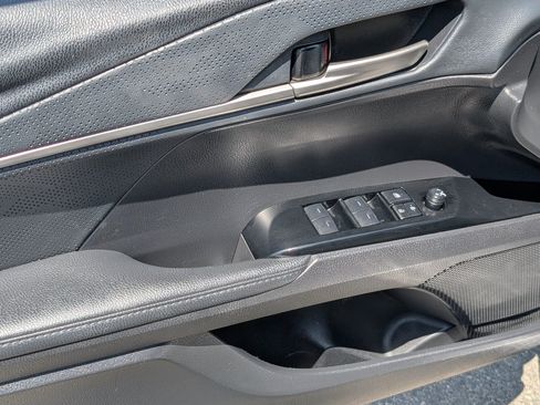 Used 2025 Toyota Camry XSE FWD image 15