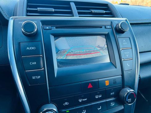 Used 2016 Toyota Camry LE image 29