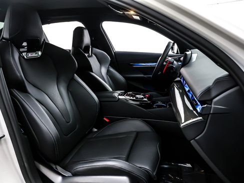 Used 2025 BMW M5 w/ Executive Package image 7
