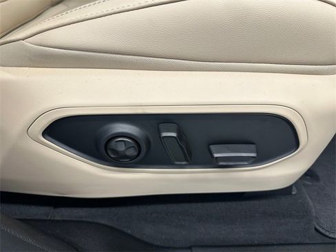 Used 2024 Jeep Grand Cherokee Limited w/ Black Appearance Package image 22