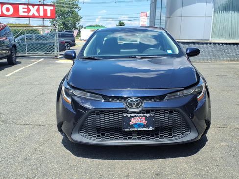 Used 2021 Toyota Corolla LE FWD image 2