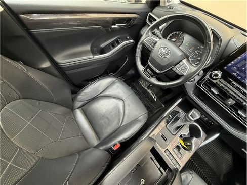 Used 2022 Toyota Highlander Platinum FWD image 9