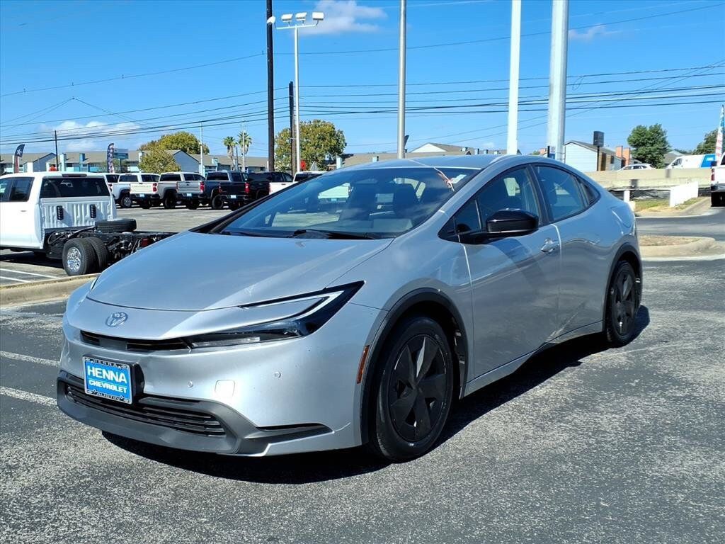 Used 2023 Toyota Prius LE FWD image 11