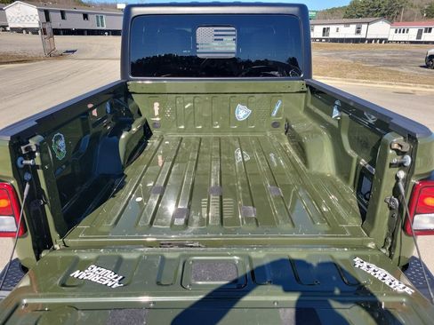 Used 2023 Jeep Gladiator Willys image 33