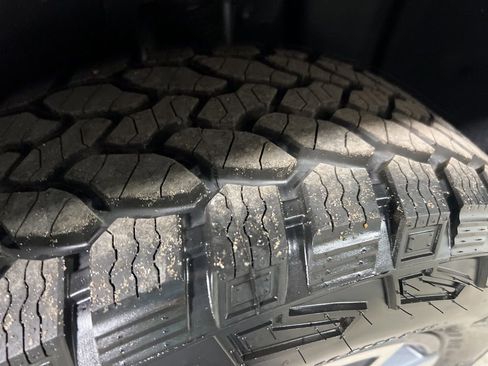 New 2026 Chevrolet Equinox ACTIV w/ Convenience Package III image 42