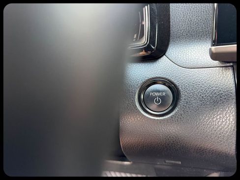 Used 2025 Toyota Camry SE image 30