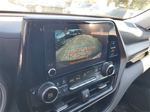 Used 2023 Toyota Highlander L image 21