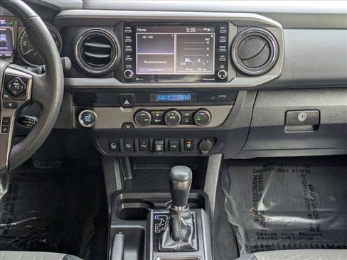 Used 2022 Toyota Tacoma TRD Off-Road image 12