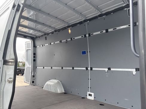 Used 2024 Mercedes-Benz Sprinter 2500 image 15