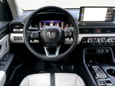 New 2026 Honda Pilot Touring image 9