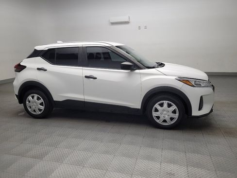 Used 2021 Nissan Kicks S FWD image 11