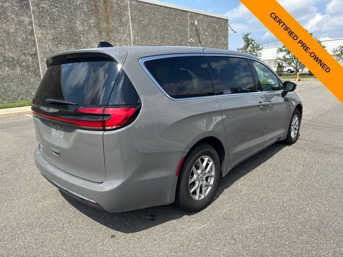 Certified 2025 Chrysler Pacifica Select FWD image 7