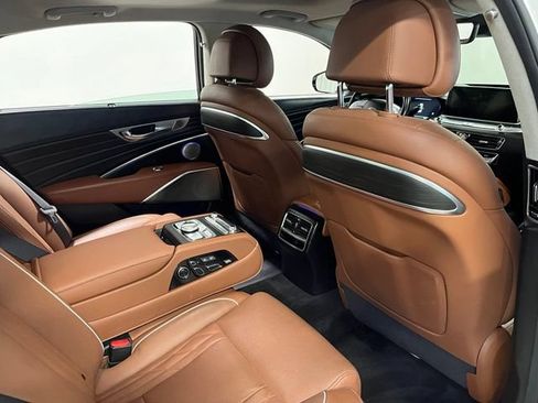 Used 2019 Kia K900 Luxury w/ VIP Package AWD/4WD image 17