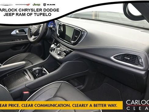 Used 2026 Chrysler Pacifica Limited FWD image 42
