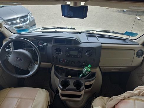 Used 2011 Ford E-450 and Econoline 450 Super Duty w/ Motorhome Prep Pkg image 6