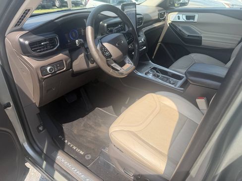 Used 2020 Ford Explorer Platinum w/ Premium Technology Package AWD/4WD image 9