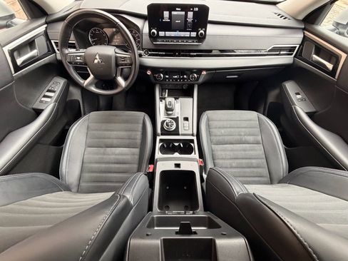 Used 2024 Mitsubishi Outlander SE image 32