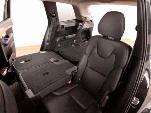 Used 2022 Volvo XC90 T6 Momentum w/ Advanced Package image 19