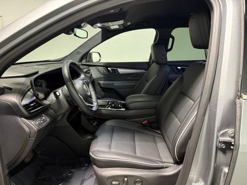 Used 2025 Buick Enclave Preferred w/ Power Package AWD/4WD image 16