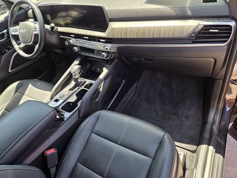 Certified 2025 Kia Telluride EX w/ EX Captain's Chair Package FWD image 25
