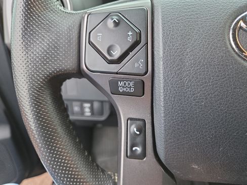 Certified 2020 Toyota Tacoma TRD Off-Road AWD/4WD image 27