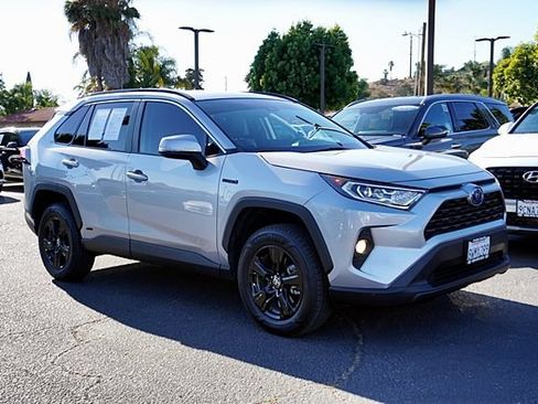 Used 2021 Toyota RAV4 XLE AWD/4WD image 6