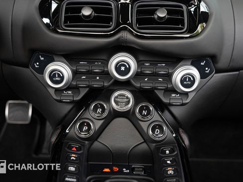 Used 2021 Aston Martin V8 Vantage Roadster image 29