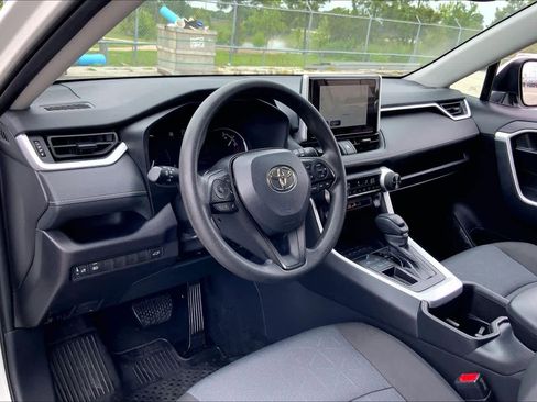 Certified 2025 Toyota RAV4 XLE w/ Convenience Package FWD image 17