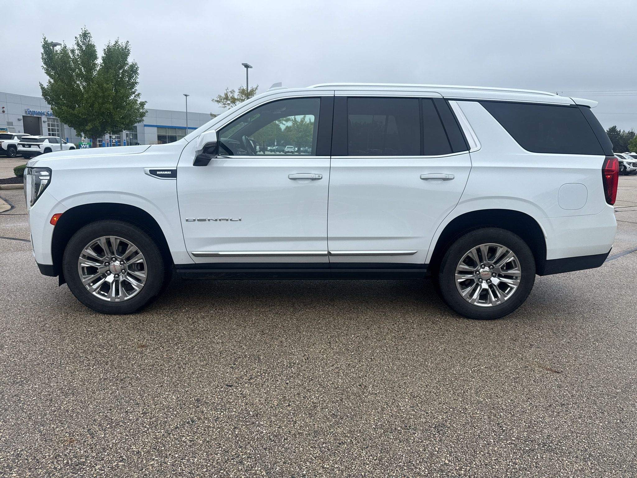 Used 2022 GMC Yukon Denali AWD/4WD image 2