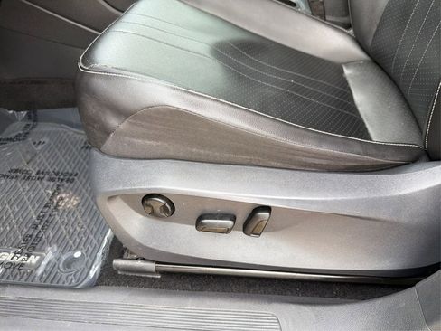 Used 2022 Volkswagen Tiguan SE FWD image 19