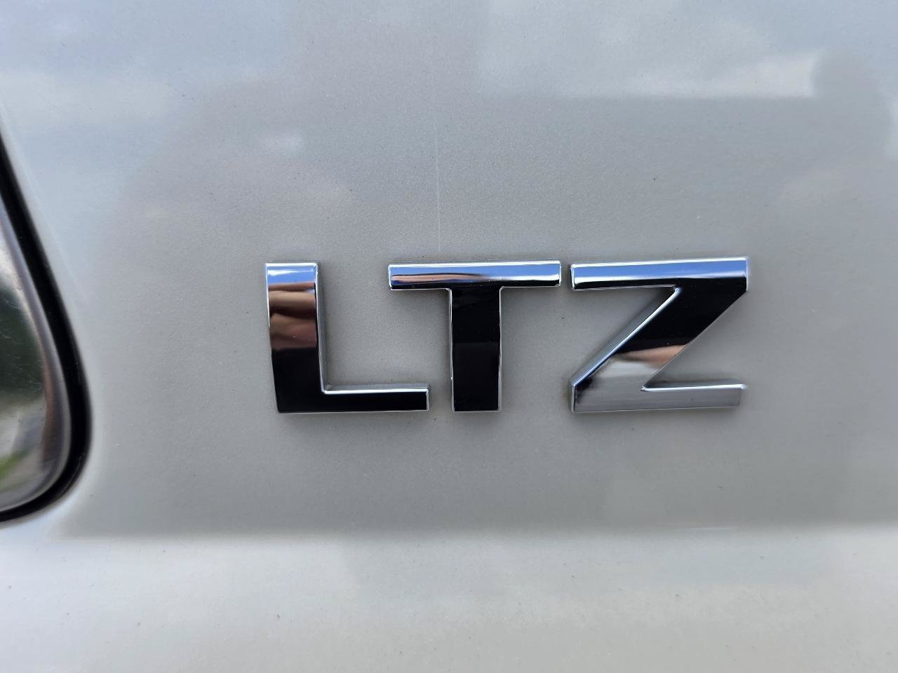 Used 2015 Chevrolet Tahoe LTZ AWD/4WD image 25