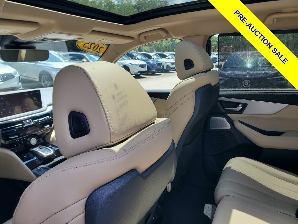 Used 2025 Acura MDX w/ Technology Package FWD image 11