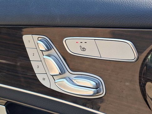 Used 2018 Mercedes-Benz GLC 300 4MATIC image 22