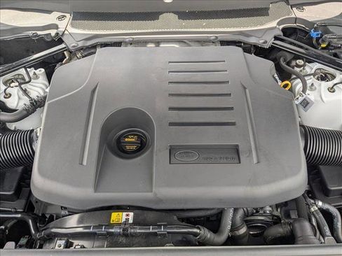 Used 2025 Land Rover Discovery Dynamic SE AWD/4WD image 25