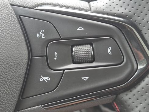 Used 2025 Chevrolet Trax RS w/ Sunroof Package FWD image 12