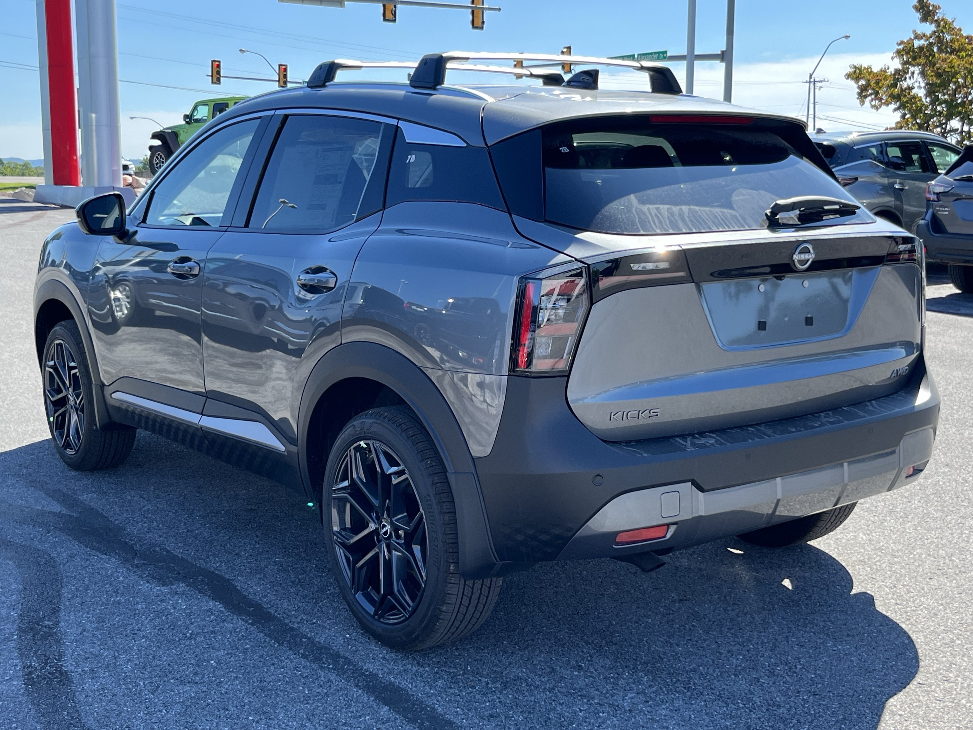 New 2027 Nissan Kicks SR AWD/4WD image 8