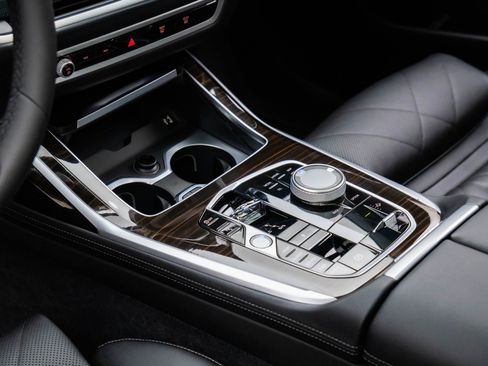 Certified 2025 BMW X7 xDrive40i w/ Executive Package image 12