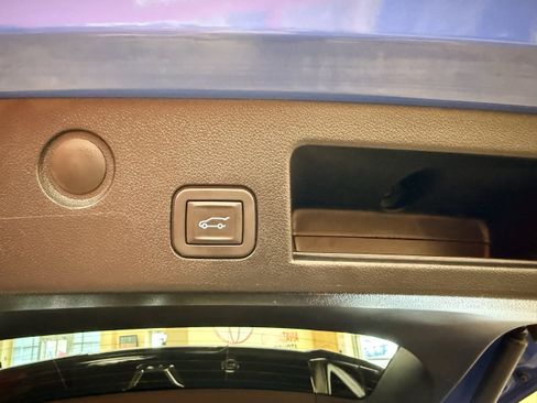 Used 2025 Chevrolet Equinox ACTIV w/ Safety and Technology Package FWD image 30