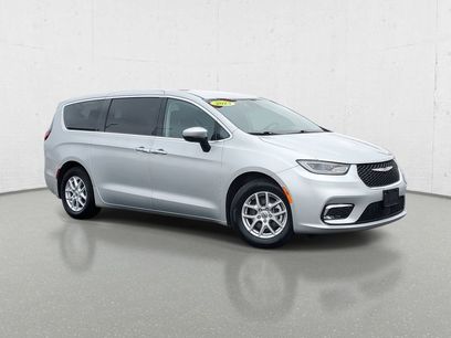 Used 2023 Chrysler Pacifica Touring-L