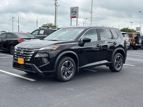 Used 2025 Nissan Rogue SV image 8