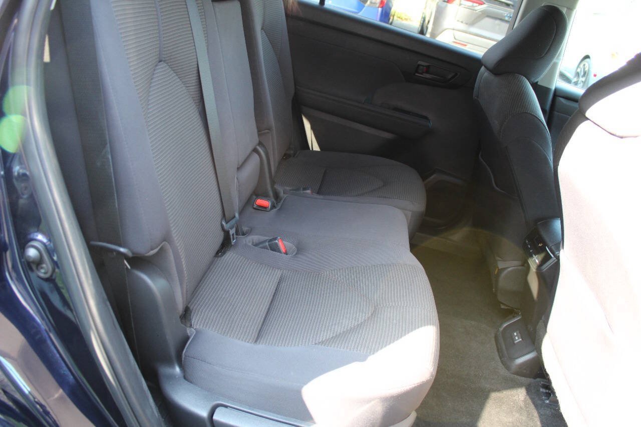 Used 2023 Toyota Highlander L FWD image 17