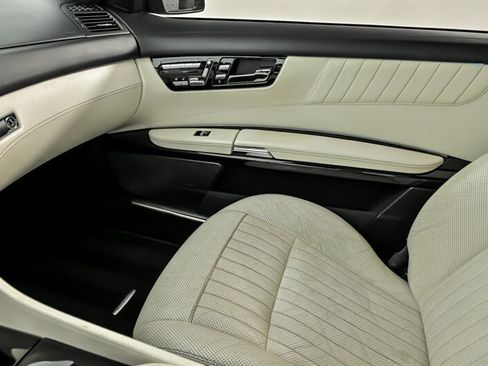 Used 2013 Mercedes-Benz CL 550 4MATIC image 33