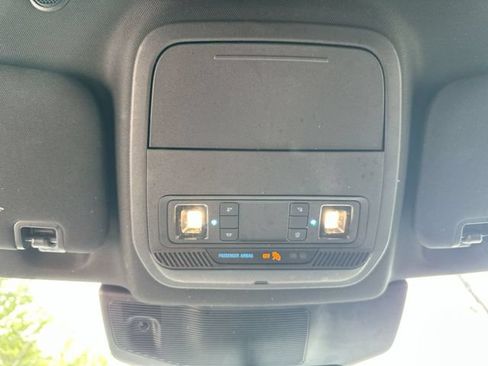 Used 2020 Ford Explorer XLT w/ Equipment Group 202A AWD/4WD image 39