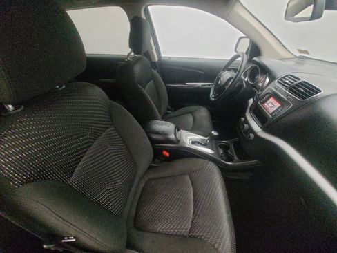 Used 2019 Dodge Journey SE image 21
