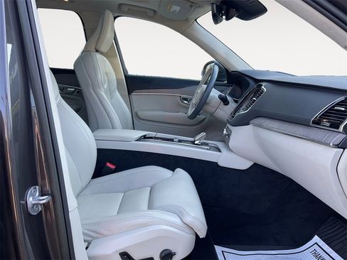 Certified 2023 Volvo XC90 B6 Ultimate w/ Lounge Package image 15