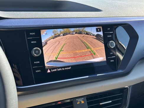 Used 2022 Volkswagen Taos SE image 29