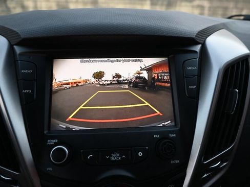 Used 2017 Hyundai Veloster image 28